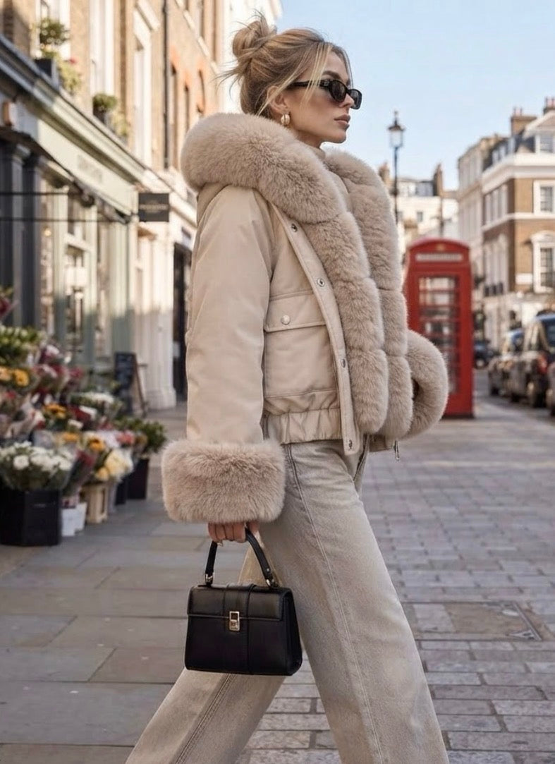 Doudoune courte femme beige taupe DIANA à capuche et fausse fourrure