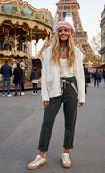 Load image into Gallery viewer, Pantalon LAURIE – Kaki Bandes Crème & Chocolat | Style Jogg Chic
