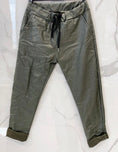 Charger l'image dans la visionneuse de la galerie, Pantalon simili cuir kaki  PILI 2 tailles
