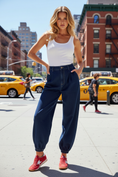 Cargar la imagen en la vista de la galería, Jean BROOKLYN – Denim Marine Balloon Coupe Bouffante Fashion Week
