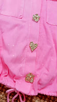 Charger et lire la vidéo dans la visionneuse de la galerie, Blouson jean rose boutons bijoux NOÉMIE
