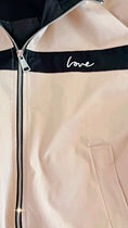 Load and play video in Gallery viewer, Veste Zippée jogg Beige LENOX — Col Montant
