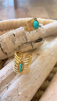 Charger et lire la vidéo dans la visionneuse de la galerie, Bague PALOMA Pierres Turquoises et Or – Boho chic
