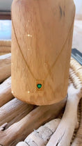 Charger et lire la vidéo dans la visionneuse de la galerie, Pendentif Cœur Amaya 💚 | Pierre Verte Dorée – Mille et Une Nuits
