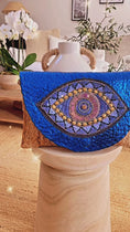 Load and play video in Gallery viewer, Sac pochette rafia MARRAKECH bleu roi
