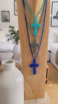 Reproducir el video en la vista de la galería, Sautoir croix en perles bleues MADY
