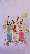 Load and play video in Gallery viewer, Tee-shirt blanc et print WILDY paillettes
