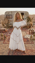 Charger et lire la vidéo dans la visionneuse de la galerie, MILA ✨ Robe Longue Blanche Bohème | Esprit Gipsy 🌙
