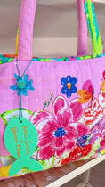 Charger et lire la vidéo dans la visionneuse de la galerie, Sac Boho Rose Floral IDYLLE – Coton Lavable | Sac Hippie Chic | Resort Été
