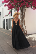 Load image into Gallery viewer, Robe noire, dame blonde
