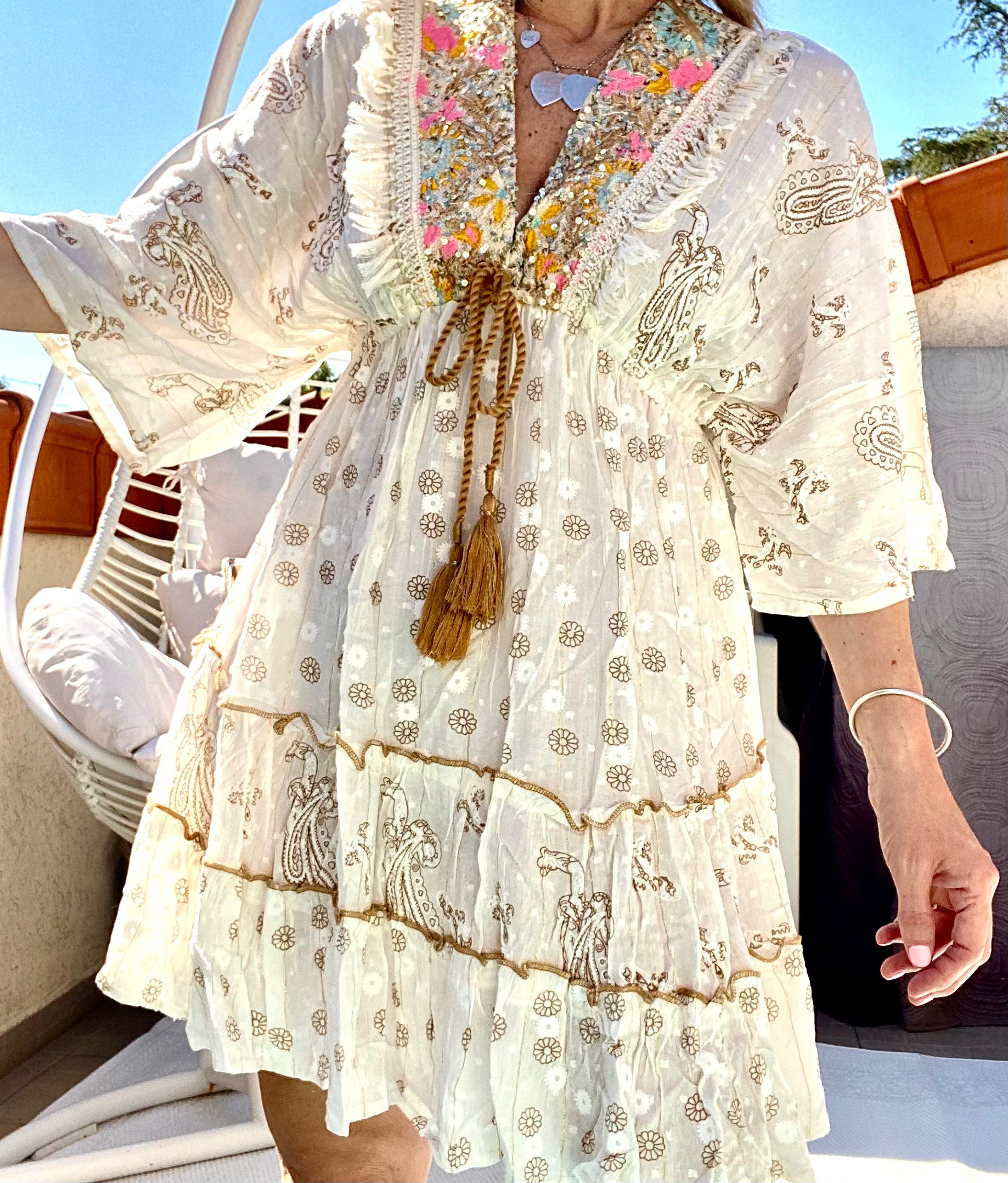 ✨ Robe Tunique Courte Bohème SIYA Paillettes – Beige | Lilirose Cannes
