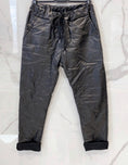 Cargar la imagen en la vista de la galería, Pantalon simili cuir noir PILI 2 tailles
