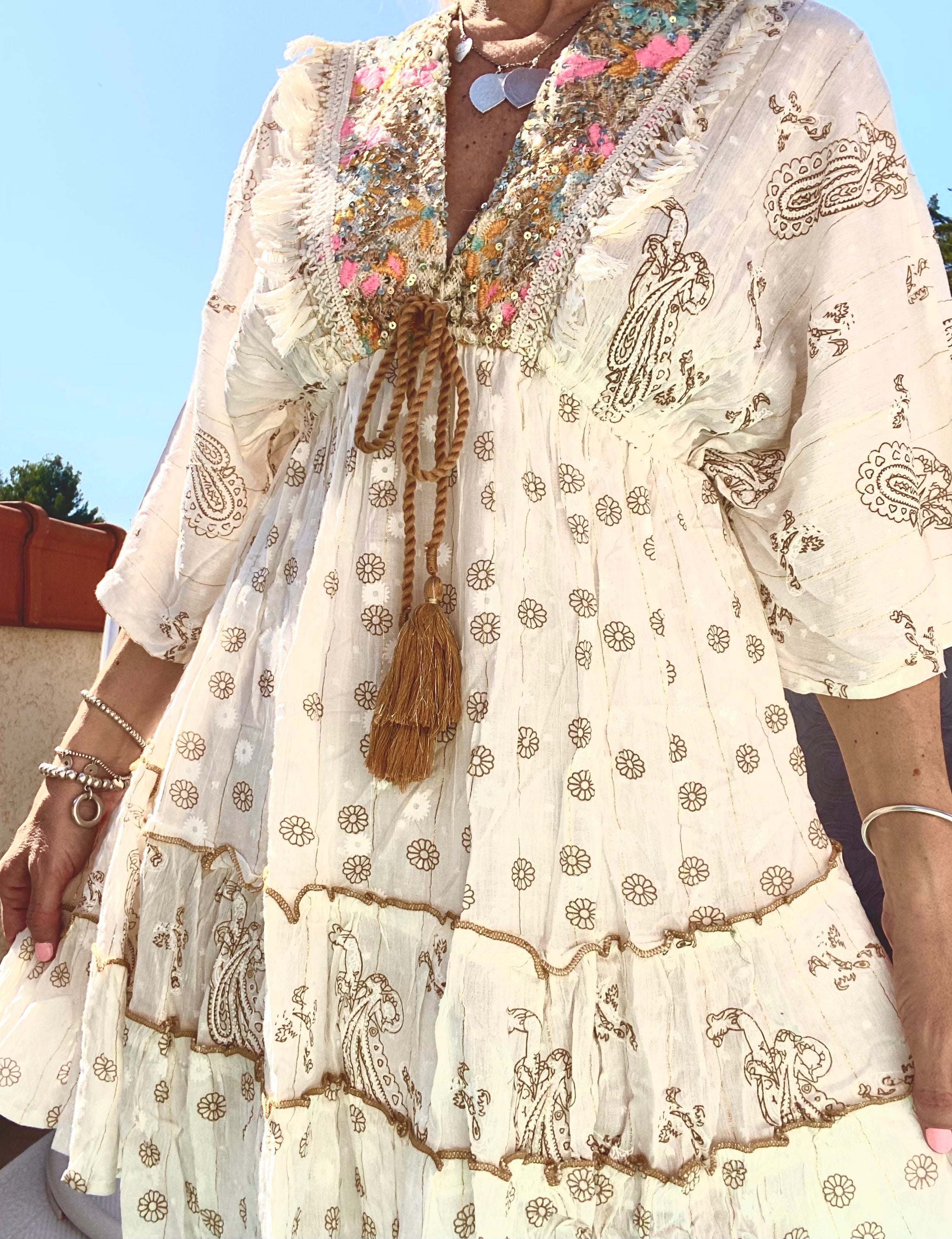 ✨ Robe Tunique Courte Bohème SIYA Paillettes – Beige | Lilirose Cannes